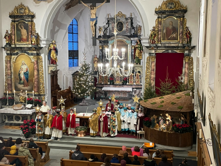 Stimmungsvoller Einstieg in der Kirche